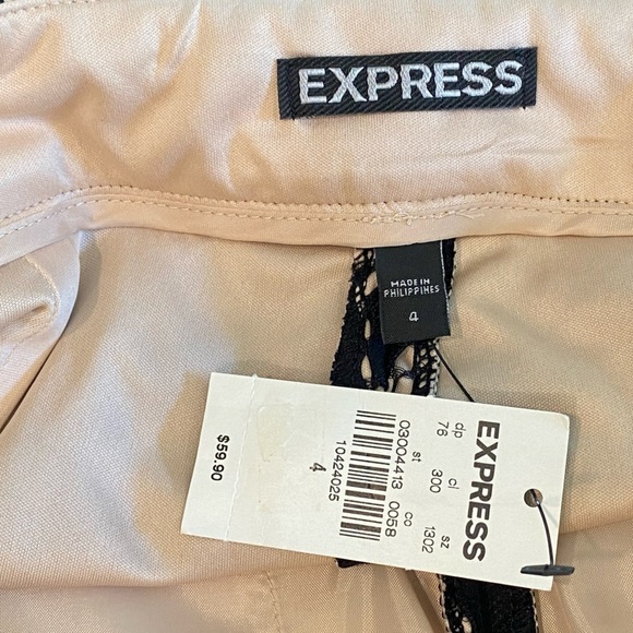 NWT — EXPRESS Elegant & Dressy Black Lace Shorts on Cream Fabric Size 4 - Picture 6 of 8